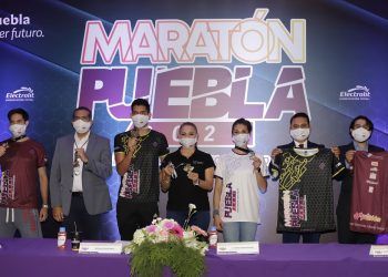 Presentan jerseys para el Maratón de Puebla 2021