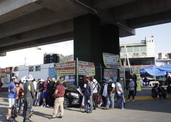 Despliegan operativo en el Mercado Amalucan por conflicto entre locatarios