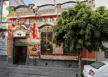 Ladrones asaltan a comensales y trabajadores de restaurante en el centro de Puebla
