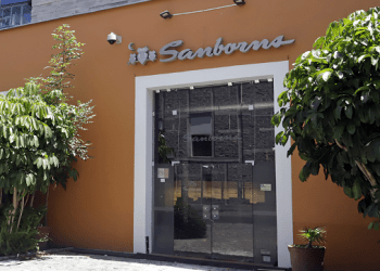 Por lo menos tres meses más para reabrir locales