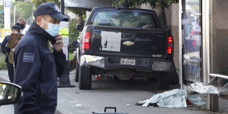 Ebrio arrolla y mata a una mujer en Plaza San Pedro; una más está grave