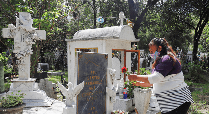 Panteones, abiertos para Día de Muertos
