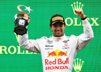 Sergio Checo Pérez obtiene el tercer lugar del Gran Premio de Turquía