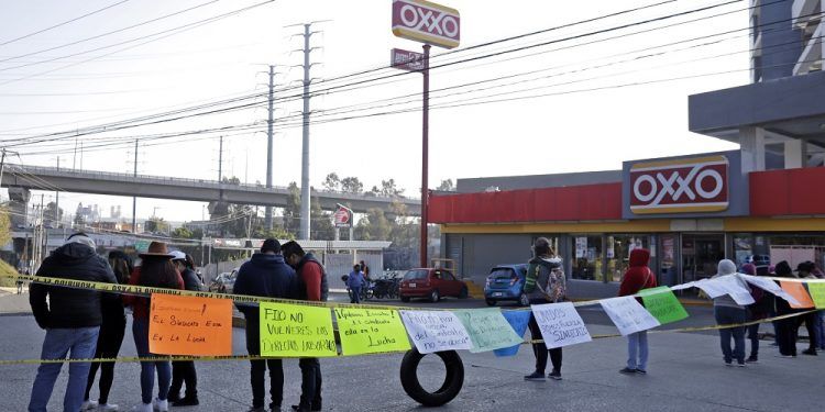Trabajadores del Ayuntamiento de Cuautlancingo liberan crucero del parque FINSA