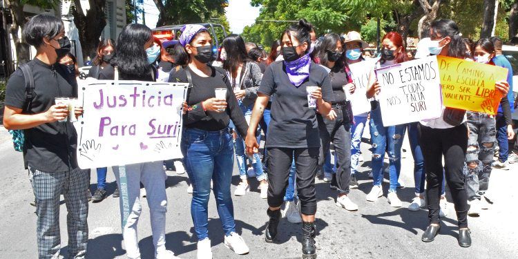 Comunidad estudiantil de Tehuacán exige justicia por el asesinato de Suri Saday