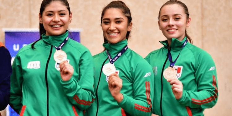 Consigue poblana bronce en karate