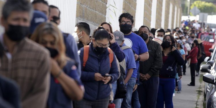 SSA envía 5 mil vacunas COVID más al Hospital del Sur para aplicar segundas dosis