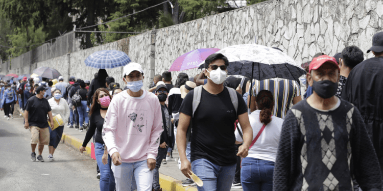 Preocupa a jóvenes relajamiento social con avance de vacunación
