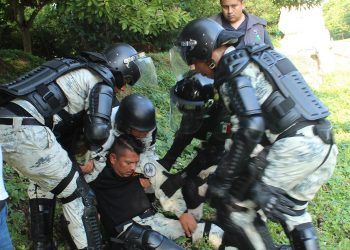 La caravana migrante choca con la Guardia Nacional de México en Chiapas