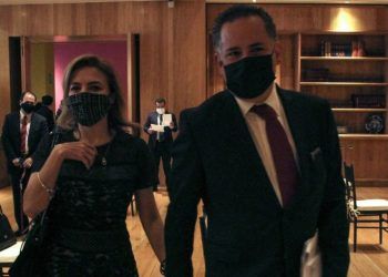 Bodas Discretas / Invitados Indeseables