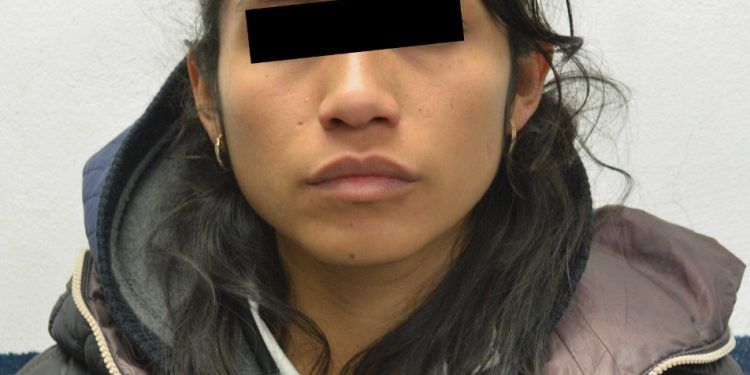 Aseguran a mujer con 65 dosis de droga en Granjas de San Isidro