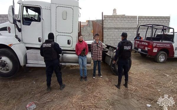 Pareja roba camión de carga y es capturada en Ciudad Serdán