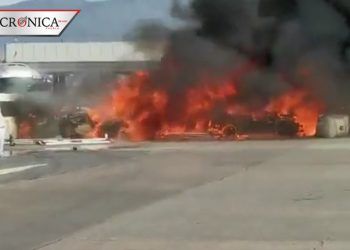 Al menos 10 vehículos incendiados, en autopista México-Puebla tras choque múltiple