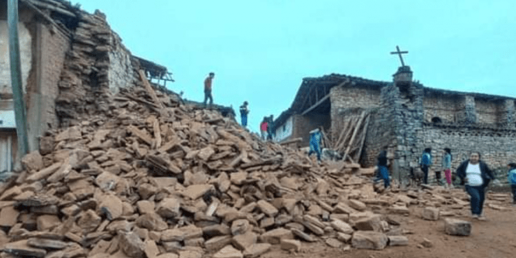 Sismo de 7.5 grados sacude a Perú; hay 4 heridos graves y 867 damnificados