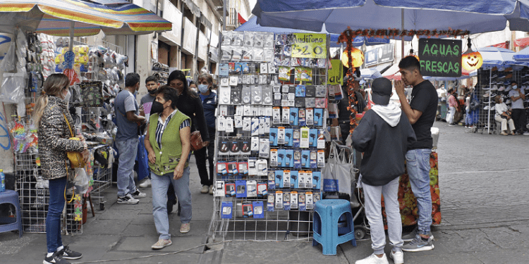 Bajan ambulantes de 5 mila 600 en el CH, dice Canaco