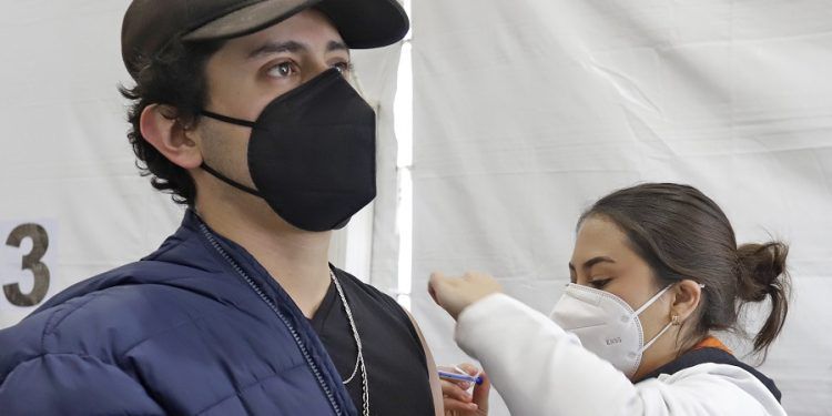 Aprueban poblanos exigencia de certificado de vacunación