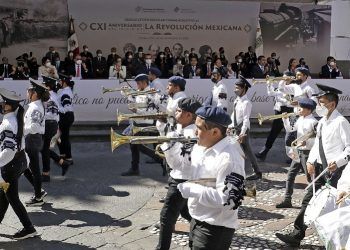 Colorido y con precaución, el desfile revolucionario