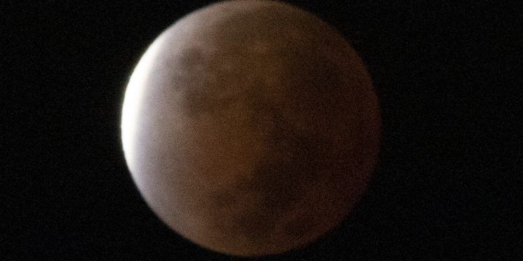 Así se vio el eclipse lunar más largo del siglo desde Puebla