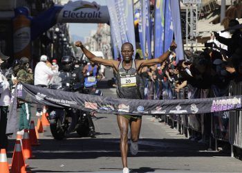 Runners invaden calles de Puebla por Maratón