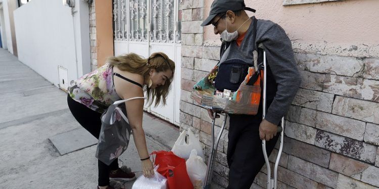 A una de cada dos familias no le alcanza para alimentarse