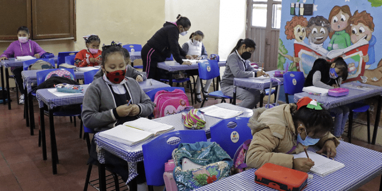 Exhorta gobernador a regresar a las aulas