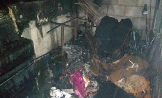Niños juegan con pirotecnia y provocan incendio en una bodega de Momoxpan