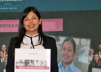 Reconocen a egresada del Centro de Formación Dual de Volkswagen de México