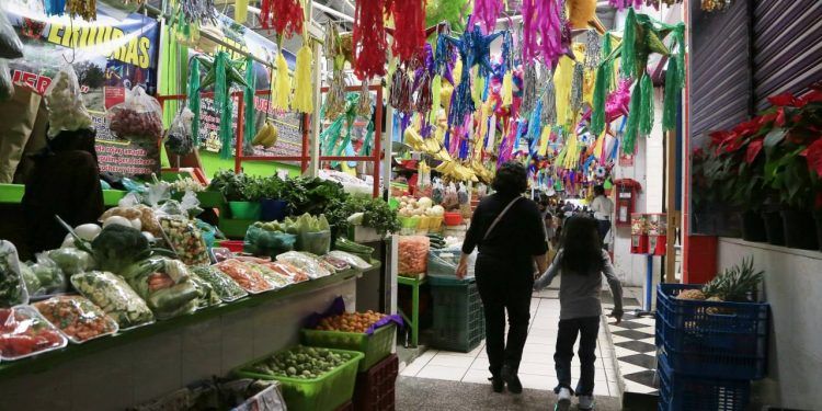 Mercados de Puebla capital buscan recuperación económica con ventas decembrinas