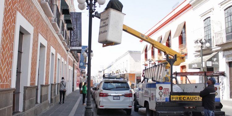Cobro de alumbrado público, decisión de municipios: MBH