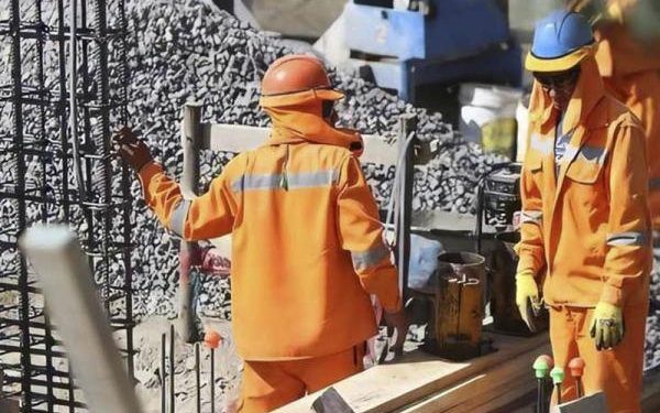 En Puebla, crece empleo en industrias manufactureras y de construcción