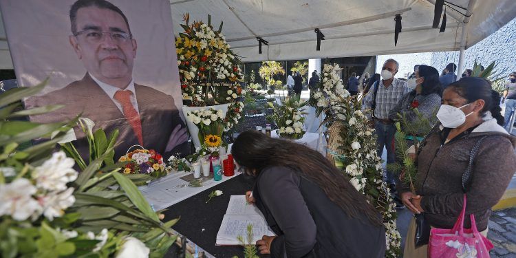 Realizan homenaje póstumo a Javier López Díaz