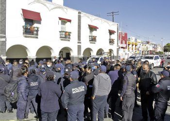 Policías realizan paro de labores en Huejotzingo; autoridades pagan quincena y aguinaldos