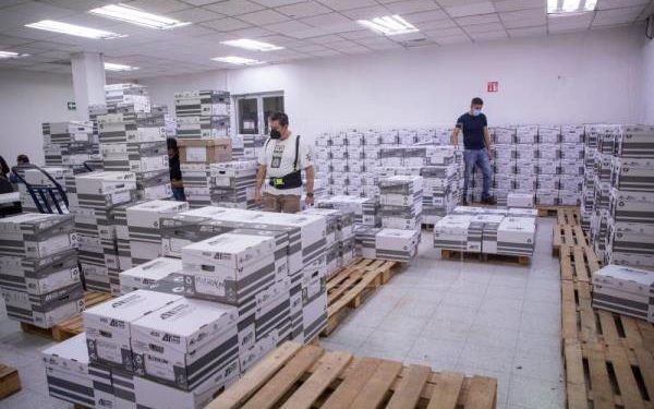 INE avanza en validación de firmas para consulta de López Obrador