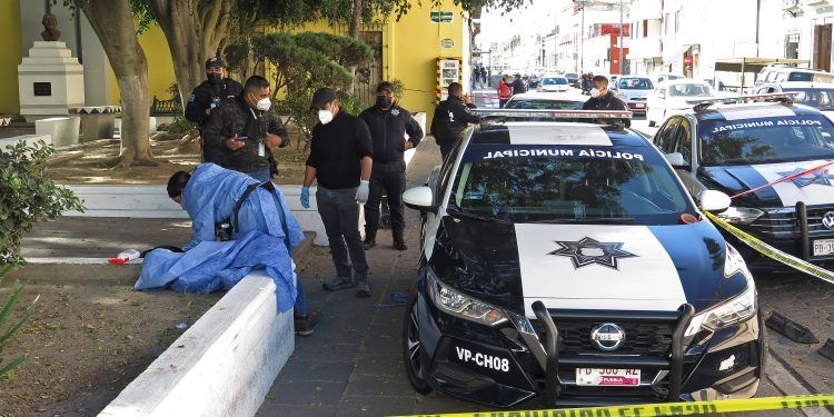 Hombre es hallado sin vida en un parque del centro de Puebla