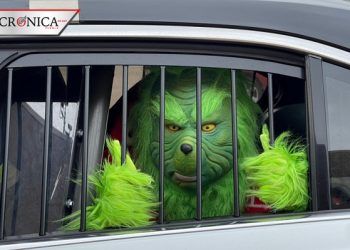Policía se hace viral por broma sobre detención de El Grinch en centro comercial