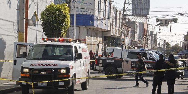 Indigente muere al interior de la zona de cajeros de cobro en Telmex Texmelucan