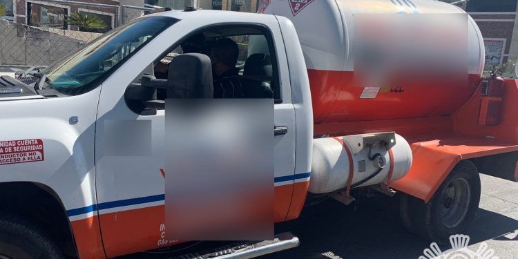 Detienen a tres presuntos huachicoleros en la ciudad de Puebla