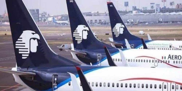 Cancelan decenas de vuelos en México por contagios Covid de personal de aerolíneas