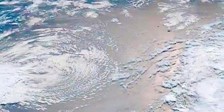 Explosión de volcán submarino en tonga afecto también a Yucatán