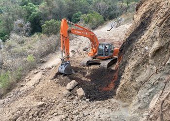 Trabaja Infraestructura para liberar camino de Tochimizolco-San Martín Zacatempa