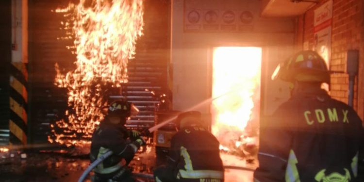Se registra incendio en fábrica de la alcaldía Azcapotzalco   