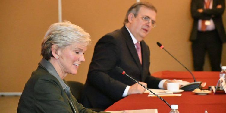 “Trabajaremos sobre reforma eléctrica”, dice secretaria de Energía de EE.UU al llegar a México   