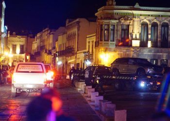 Dejan camioneta con 10 cadáveres frente al Palacio de Gobierno de Zacatecas