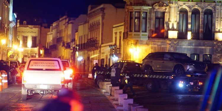 Dejan camioneta con 10 cadáveres frente al Palacio de Gobierno de Zacatecas