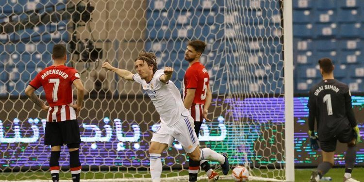 Real Madrid es campeón de la Supercopa de España; derrota 2-0 al Athletic Club