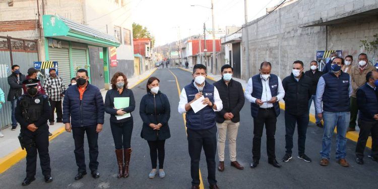 Entrega Eduardo Rivera Pérez primera obra del programa «1000 Calles»