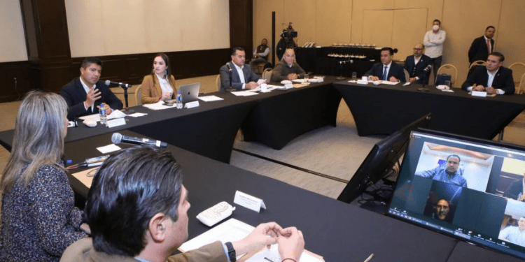 Proponen alcaldes soluciones a retos de ciudades capitales
