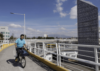 Poblanos se oponen a retiro de la ciclovía elevada