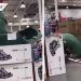 Joven rompe juego infantil en Costco y se endeuda con 12 mil pesos (VIDEO)