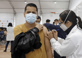 Prevén cresta de contagios por cuarta ola, en 10 días